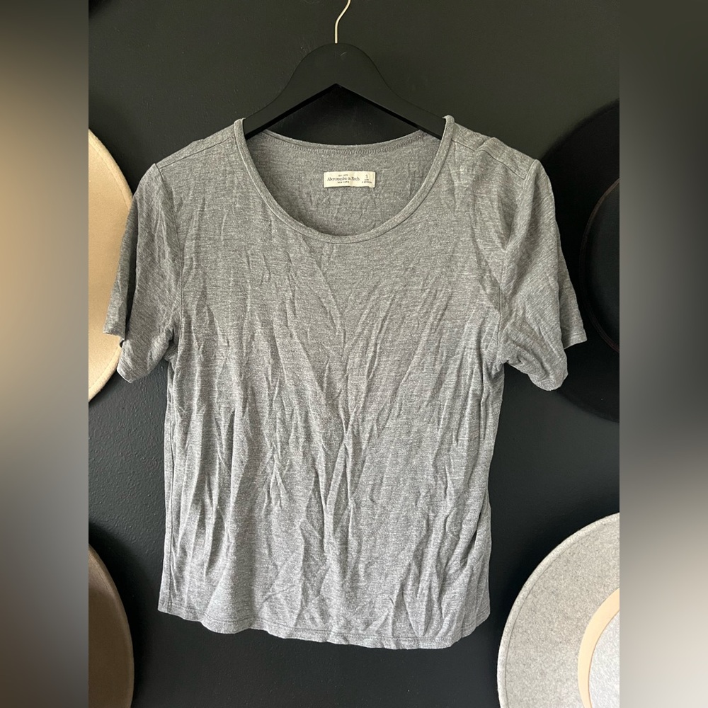 A&F essential tee